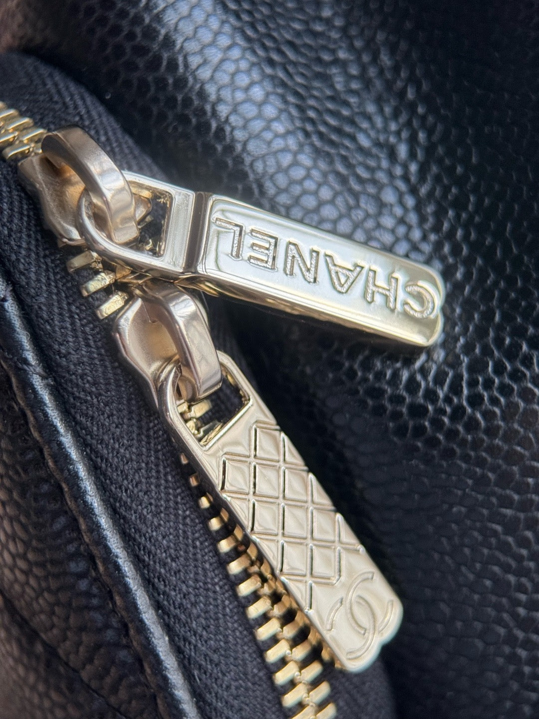 CHANEL-25B SMALL HOBO golden/sliver