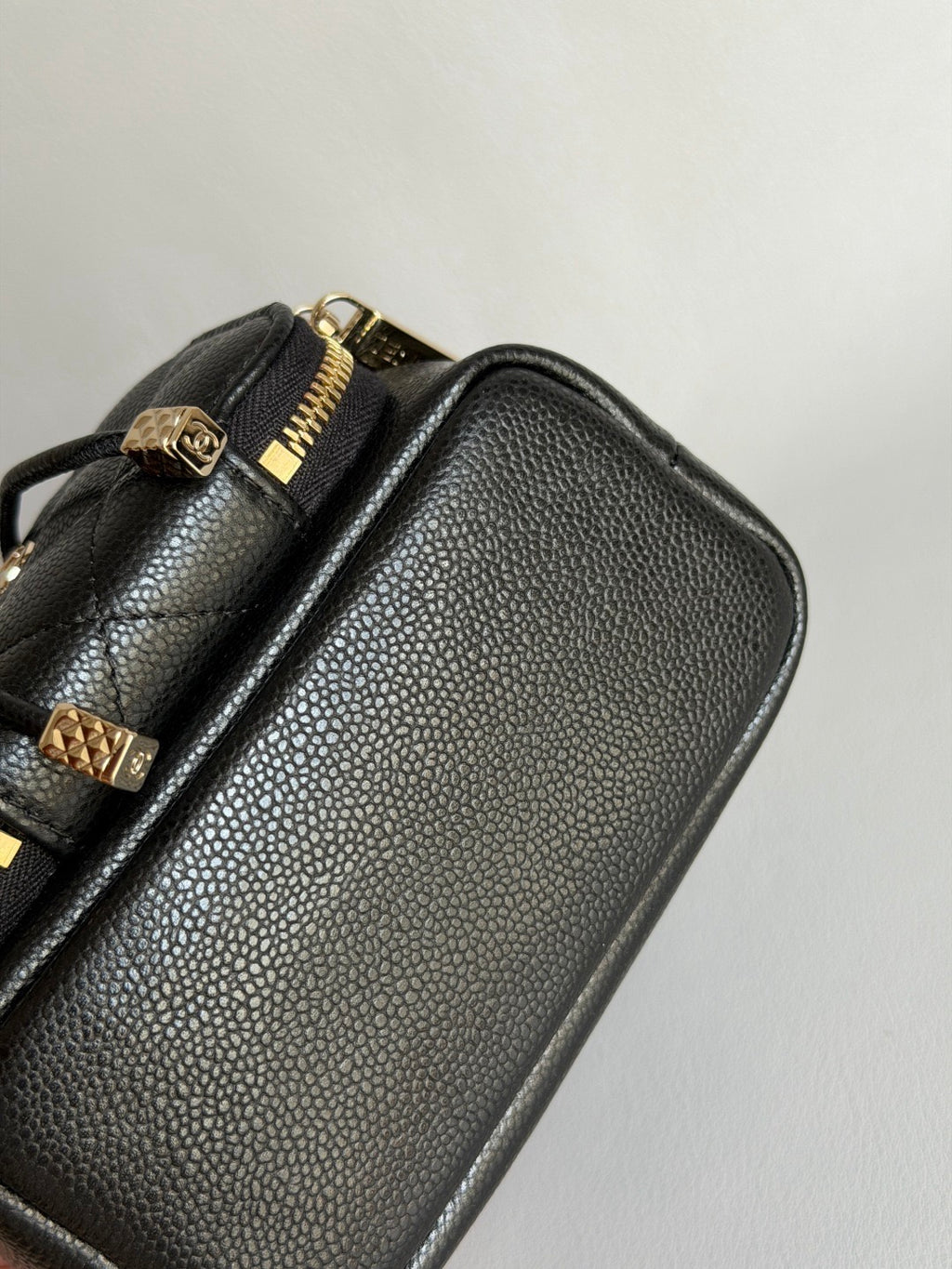 CHANEL-25B SMALL HOBO golden/sliver