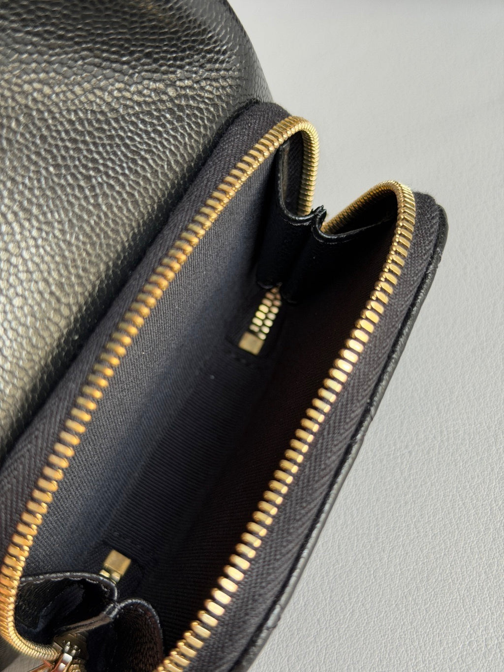 CHANEL-25B SMALL HOBO golden/sliver