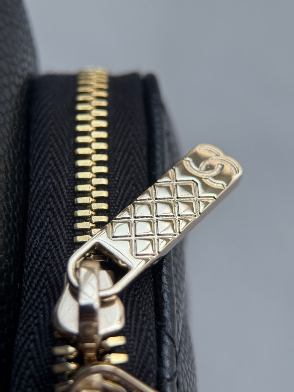 CHANEL-25B SMALL HOBO golden/sliver