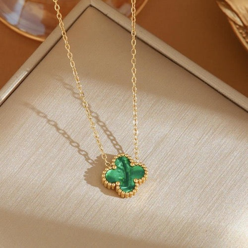 The 2024 new style mother-of-pearl four-leaf flower and grass shaped necklace with metal plating layer will not fade, a ladies' jewelry
