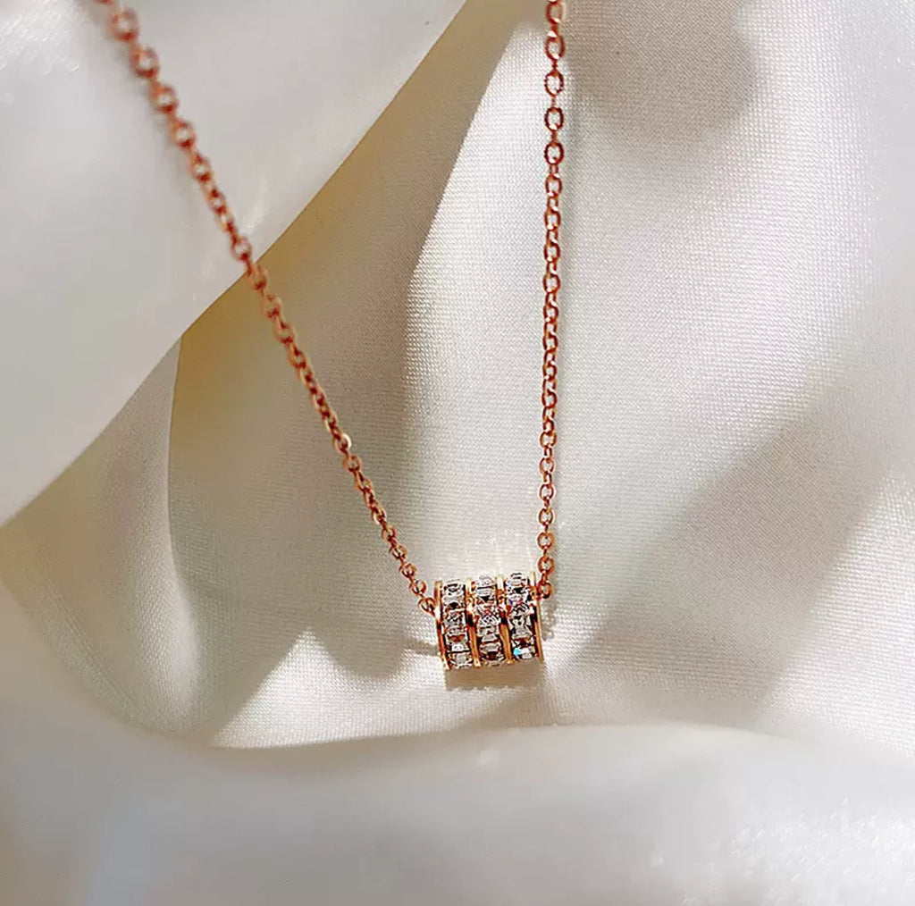 FENGSHUI - 39 Small waist necklace women selling new collarbone chain niche design sense, titanium steel jewelry.