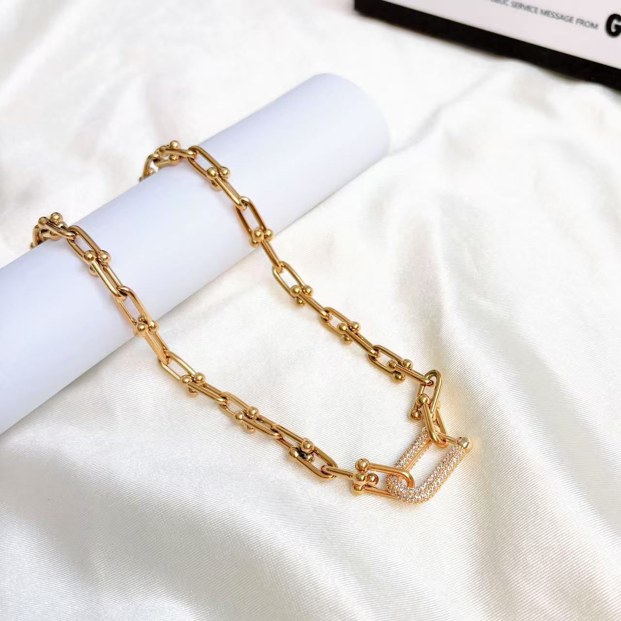 Light luxury niche high-end original design American gift accessories