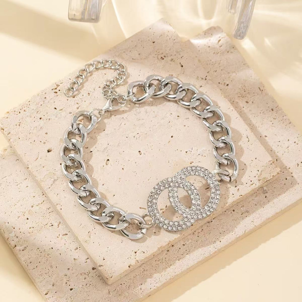 The new Japanese and Korean bracelet is a versatile ins-style fashion bracelet