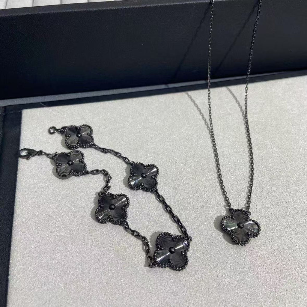 A light luxury, versatile and high-end bracelet