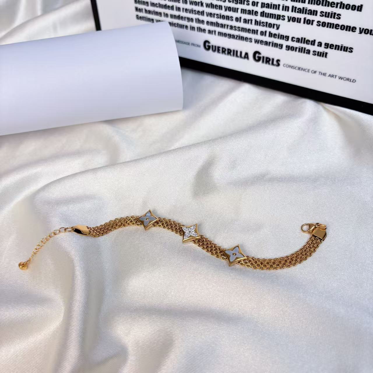 New exquisite bracelet metal flower design temperament versatile