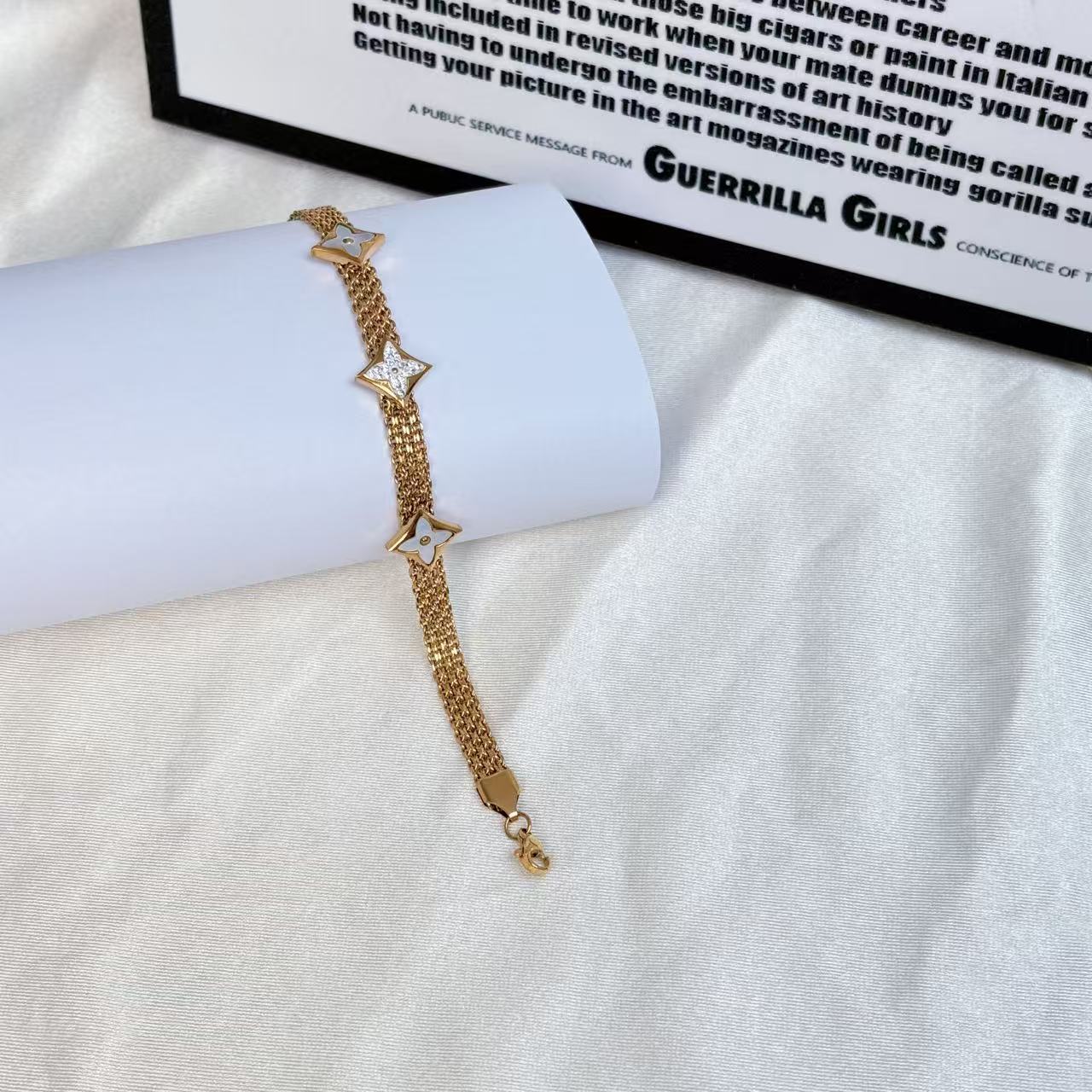 New exquisite bracelet metal flower design temperament versatile