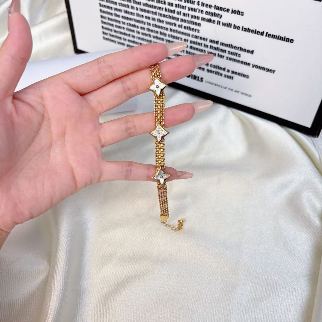 New exquisite bracelet metal flower design temperament versatile