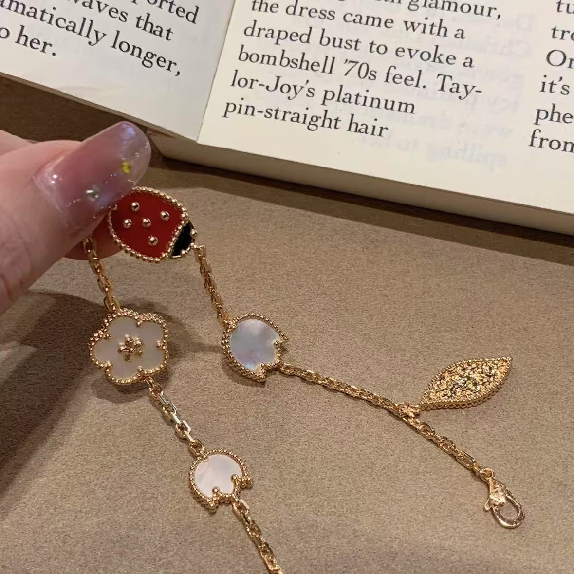 Red ladybug bracelet, seven-star ladybug bracelet, female animal style, niche light luxury bracelet