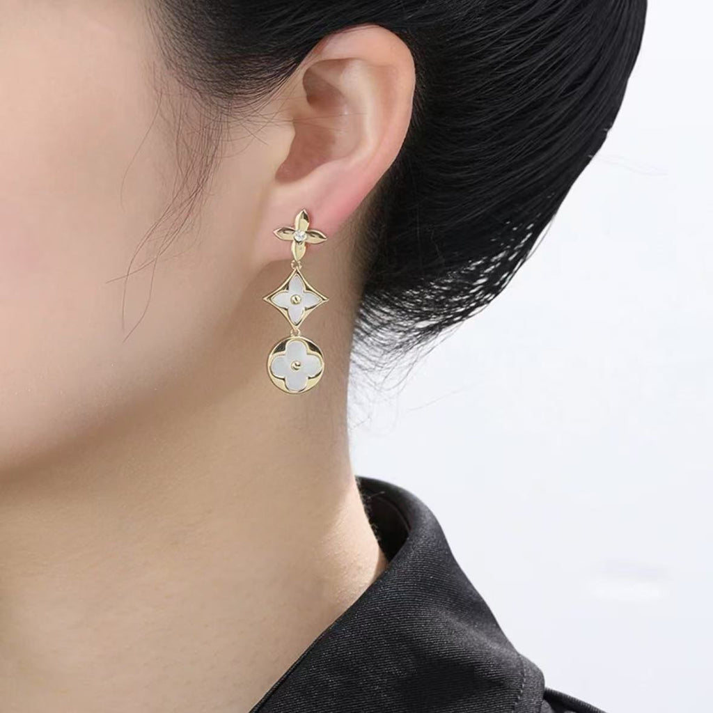 All the earrings are on this link. Please note the style and size you want。