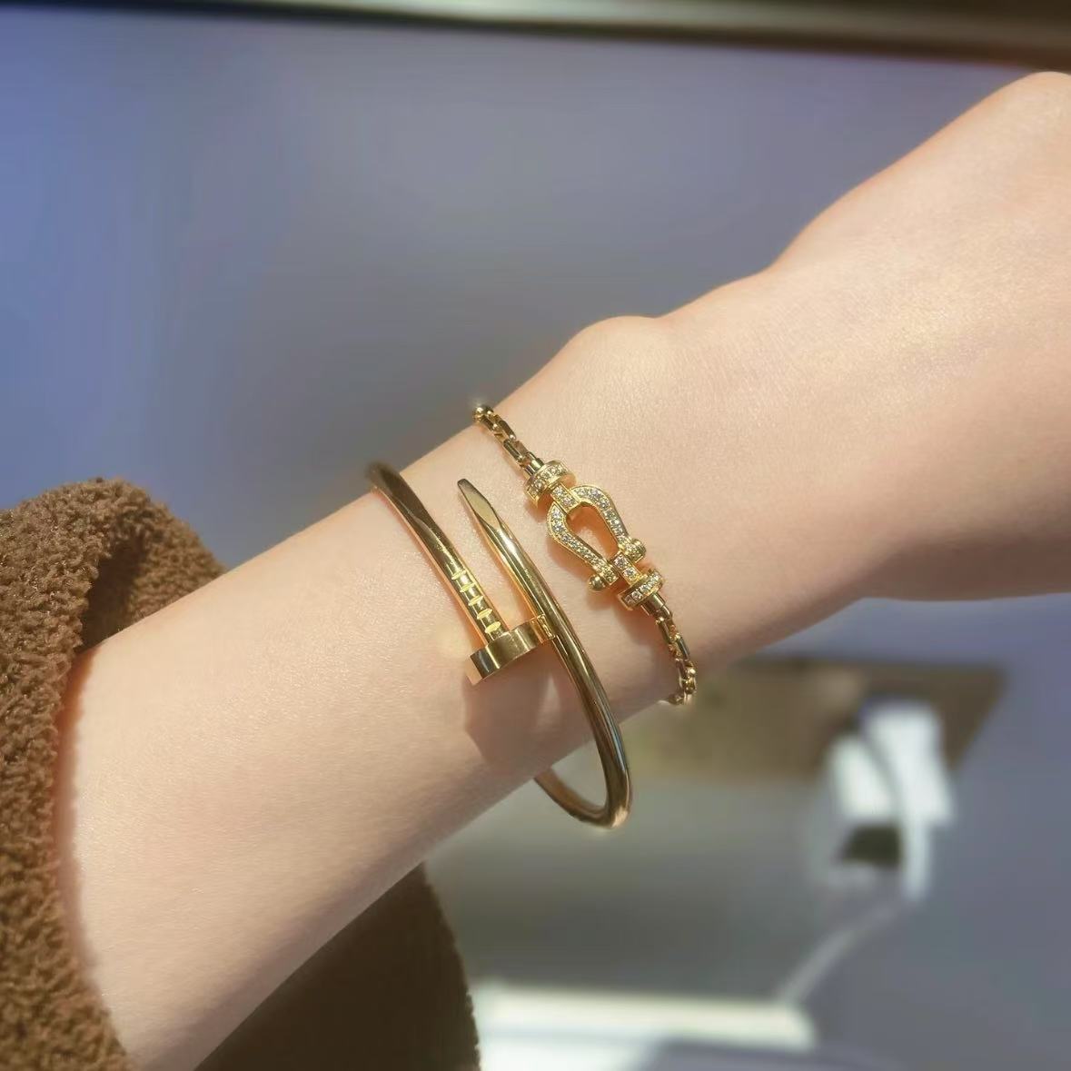 Fashionable nail bracelet, simple and individual bracelet, light luxury and high-end jewelry
