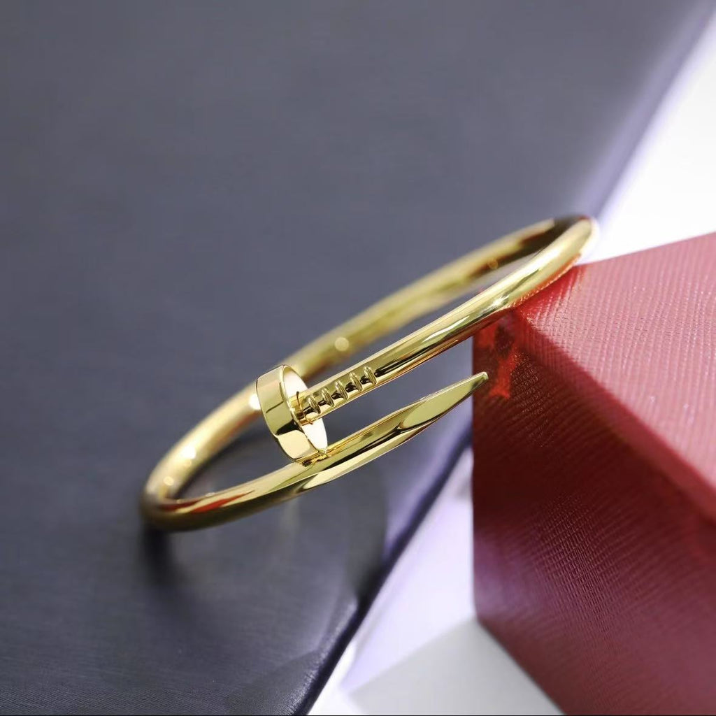 Fashionable nail bracelet, simple and individual bracelet, light luxury and high-end jewelry