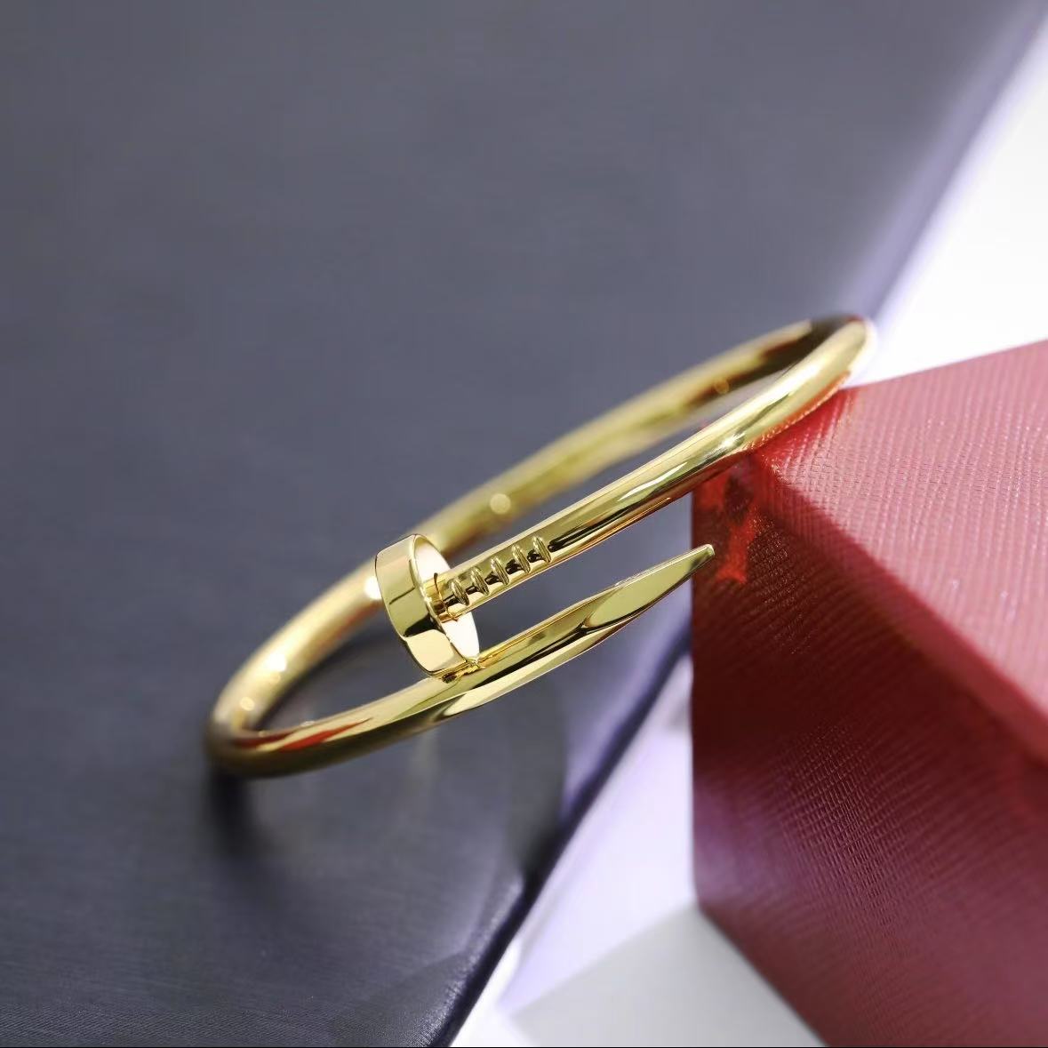 Fashionable nail bracelet, simple and individual bracelet, light luxury and high-end jewelry