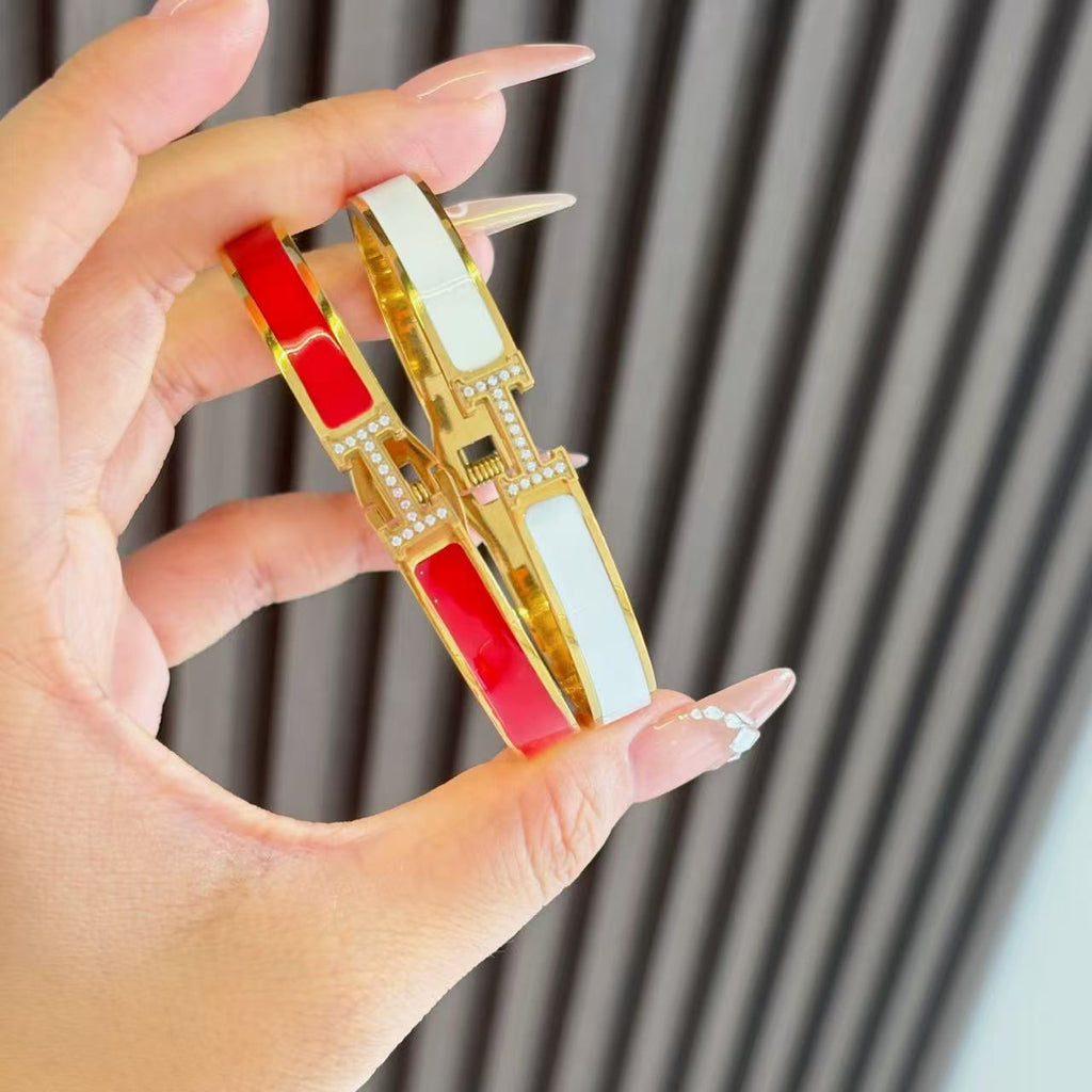 H letter bracelet, a high-end diamond-encrusted accessory for women