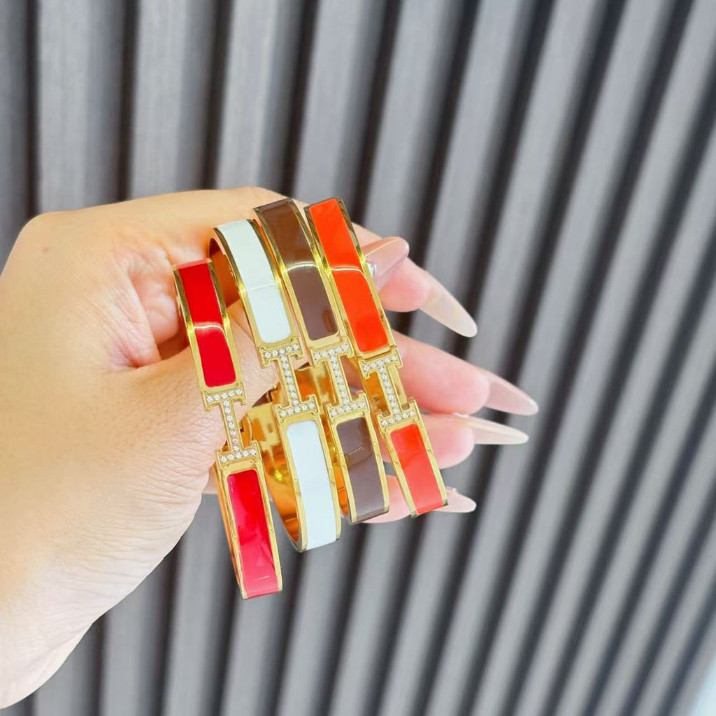 H letter bracelet, a high-end diamond-encrusted accessory for women