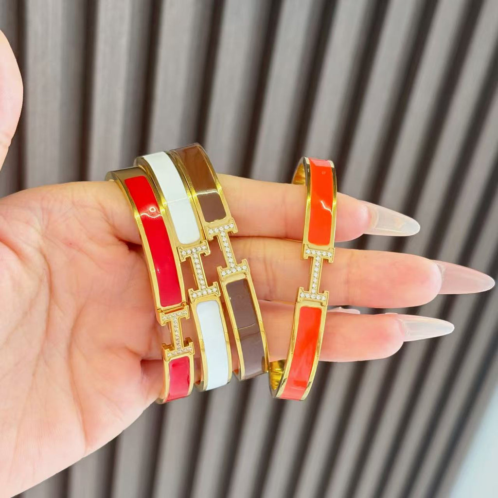 H letter bracelet, a high-end diamond-encrusted accessory for women