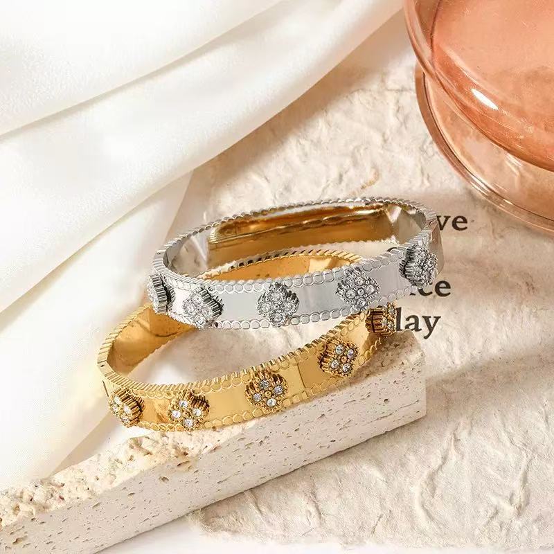 High quality five color four leaf clover bracelet and rose bracelet