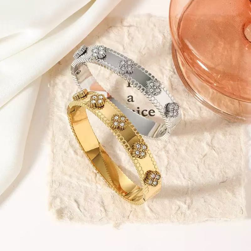 High quality five color four leaf clover bracelet and rose bracelet