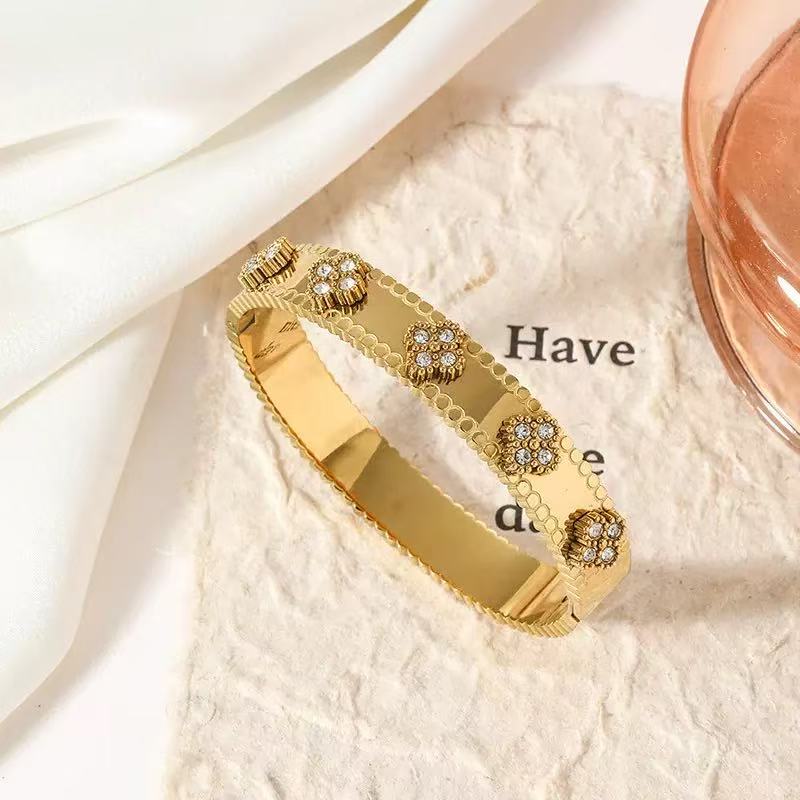 High quality five color four leaf clover bracelet and rose bracelet