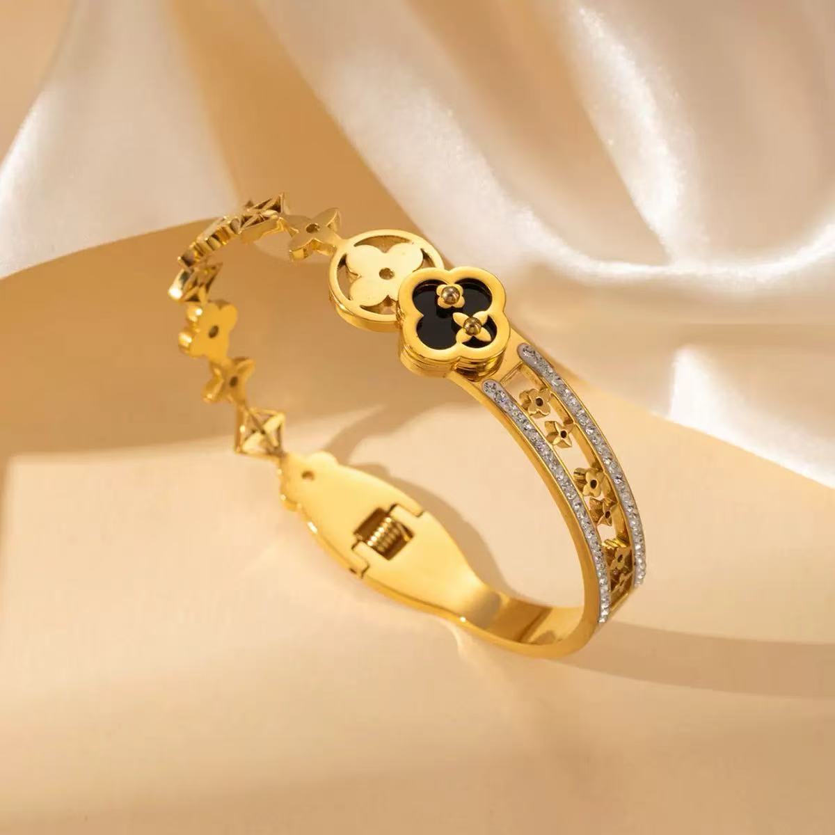 Fashionable four-leaf clover bracelet, women's spring bracelet