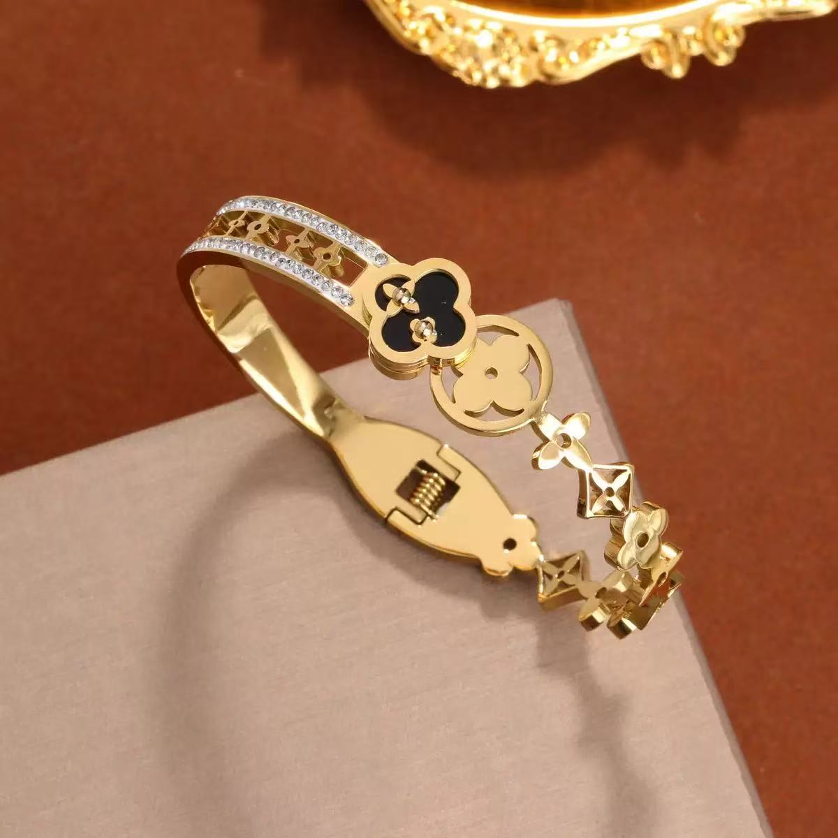 Fashionable four-leaf clover bracelet, women's spring bracelet