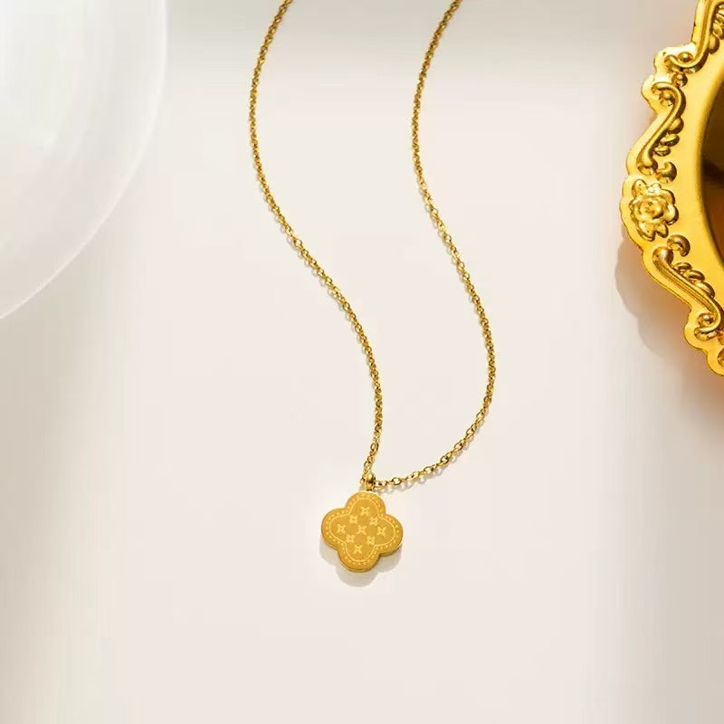 Four-leaf clover bracelets, necklaces and earrings exude a sense of elegance and sophistication. They are simple, individual and versatile accessories