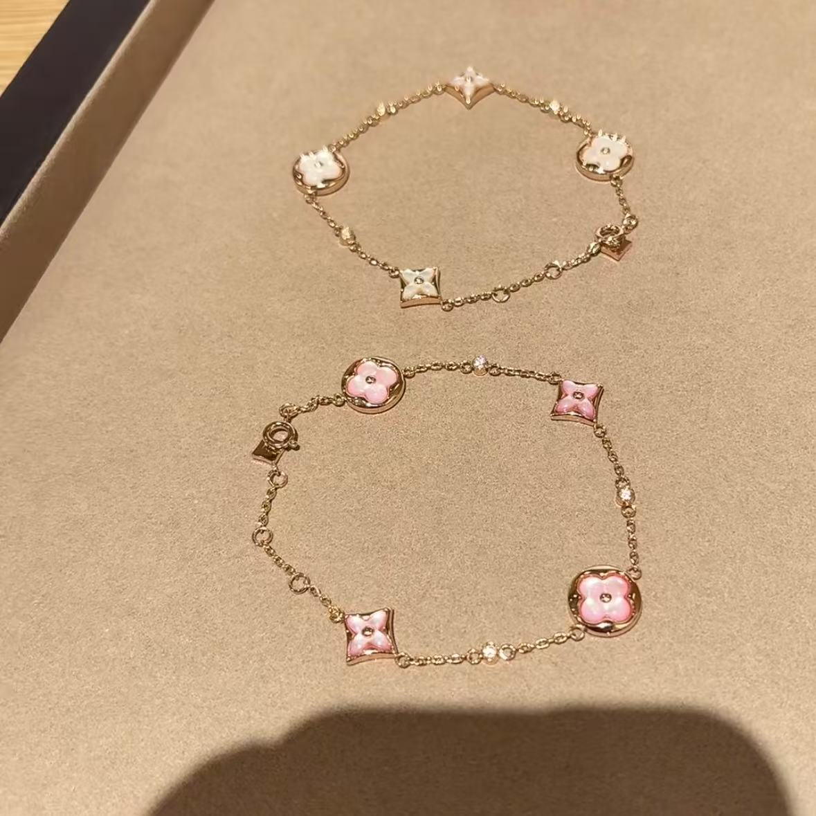 Diamond-shaped white mother-of-white light luxury versatile high-end bracelet