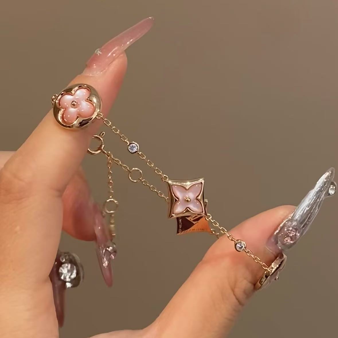 Diamond-shaped white mother-of-white light luxury versatile high-end bracelet