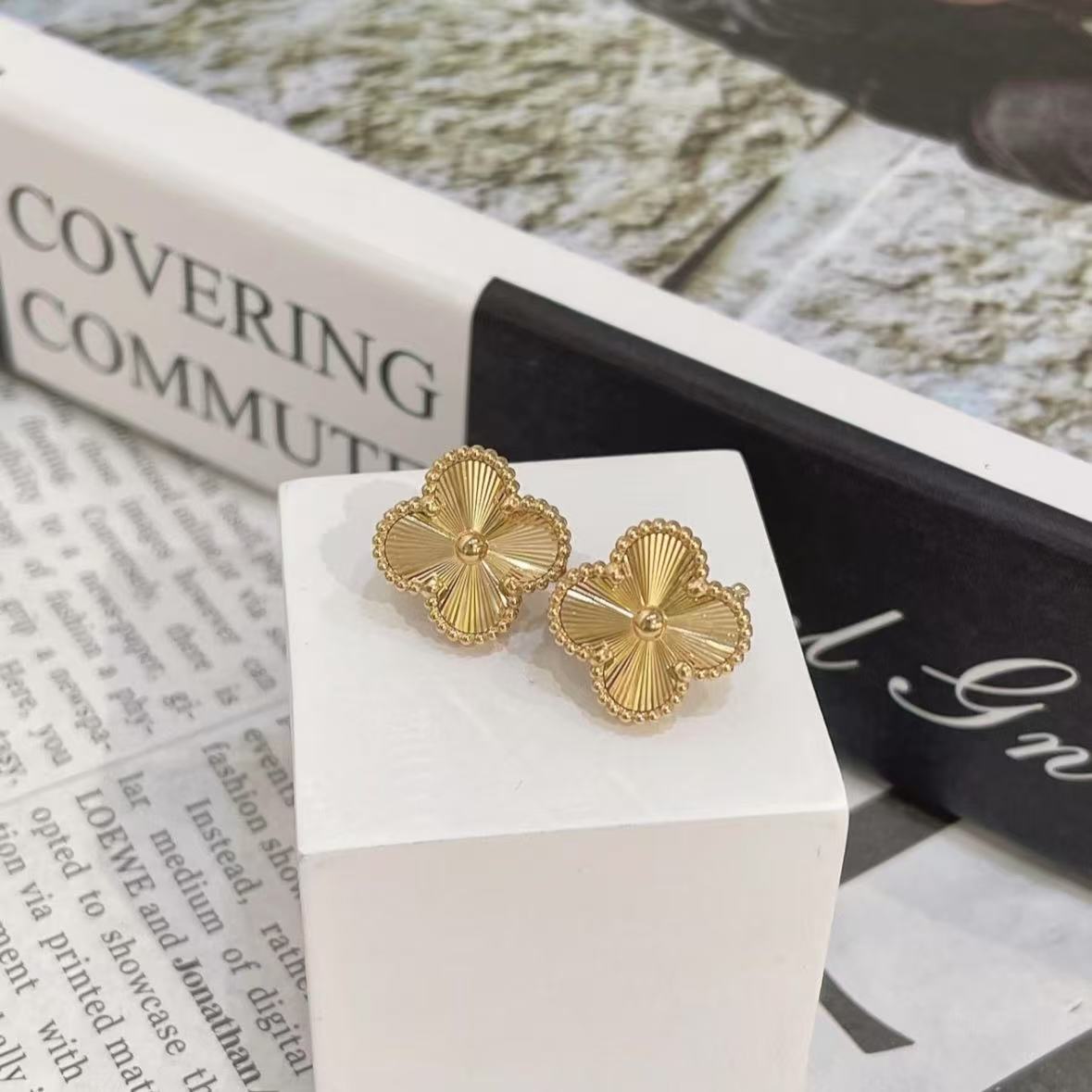 New golden  four-leaf clover five-flower set for women's diy light luxury four-leaf clover titanium steel jewelry
