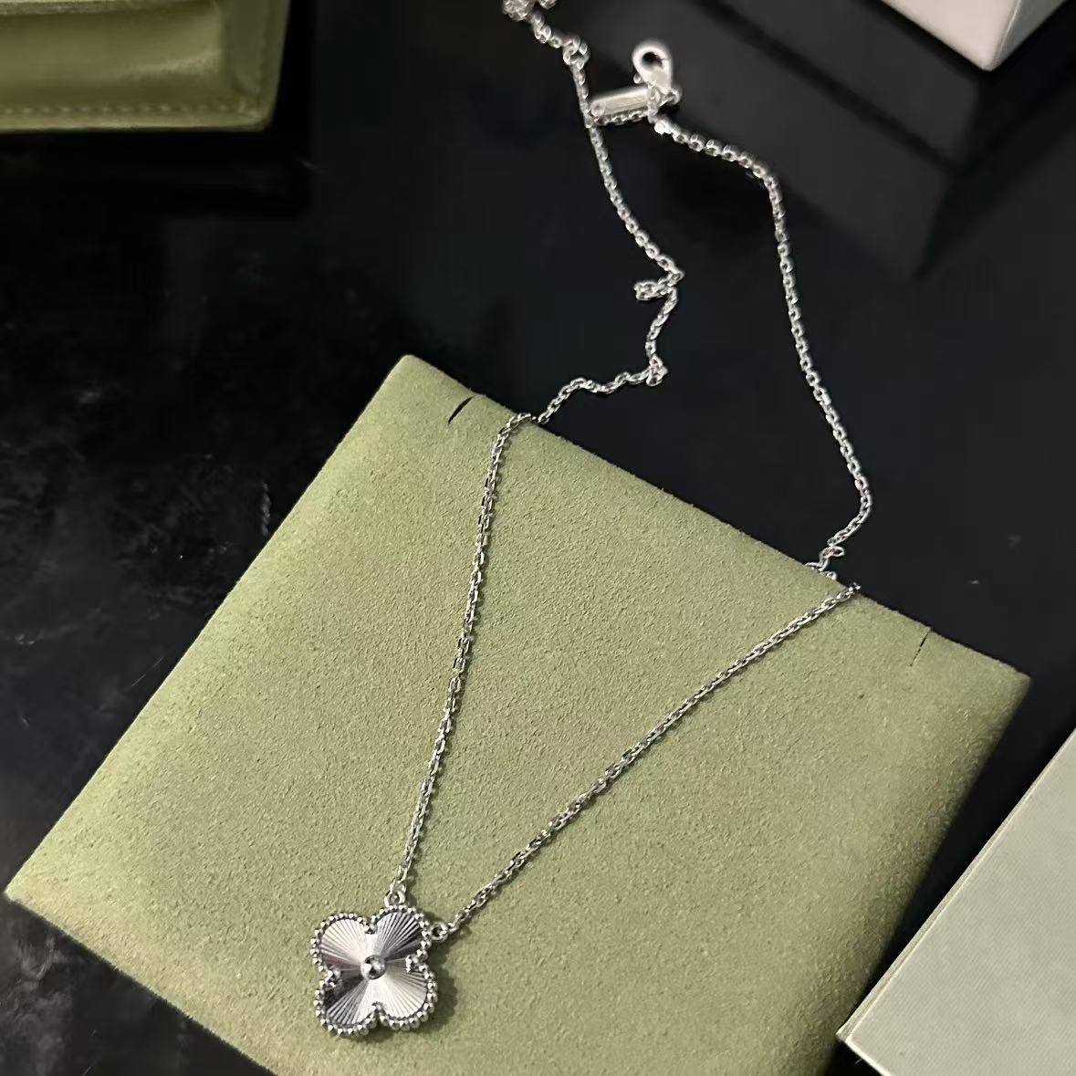 New silver four-leaf clover five-flower set for women's diylight luxury four-leaf clover titanium steel jewelry