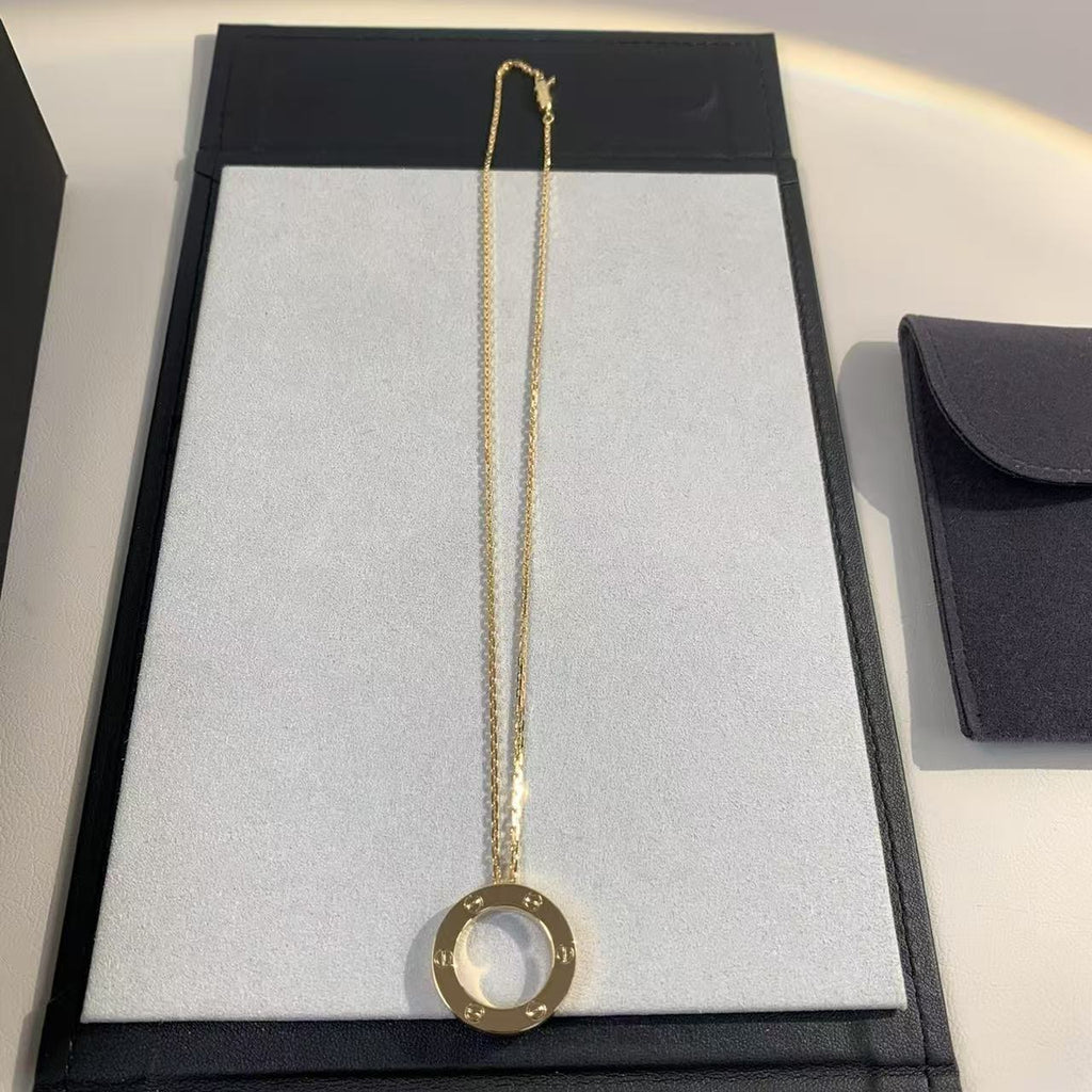 Light luxury, niche and high-end love Starry Sky Necklace, women's pancake collarbone chain.