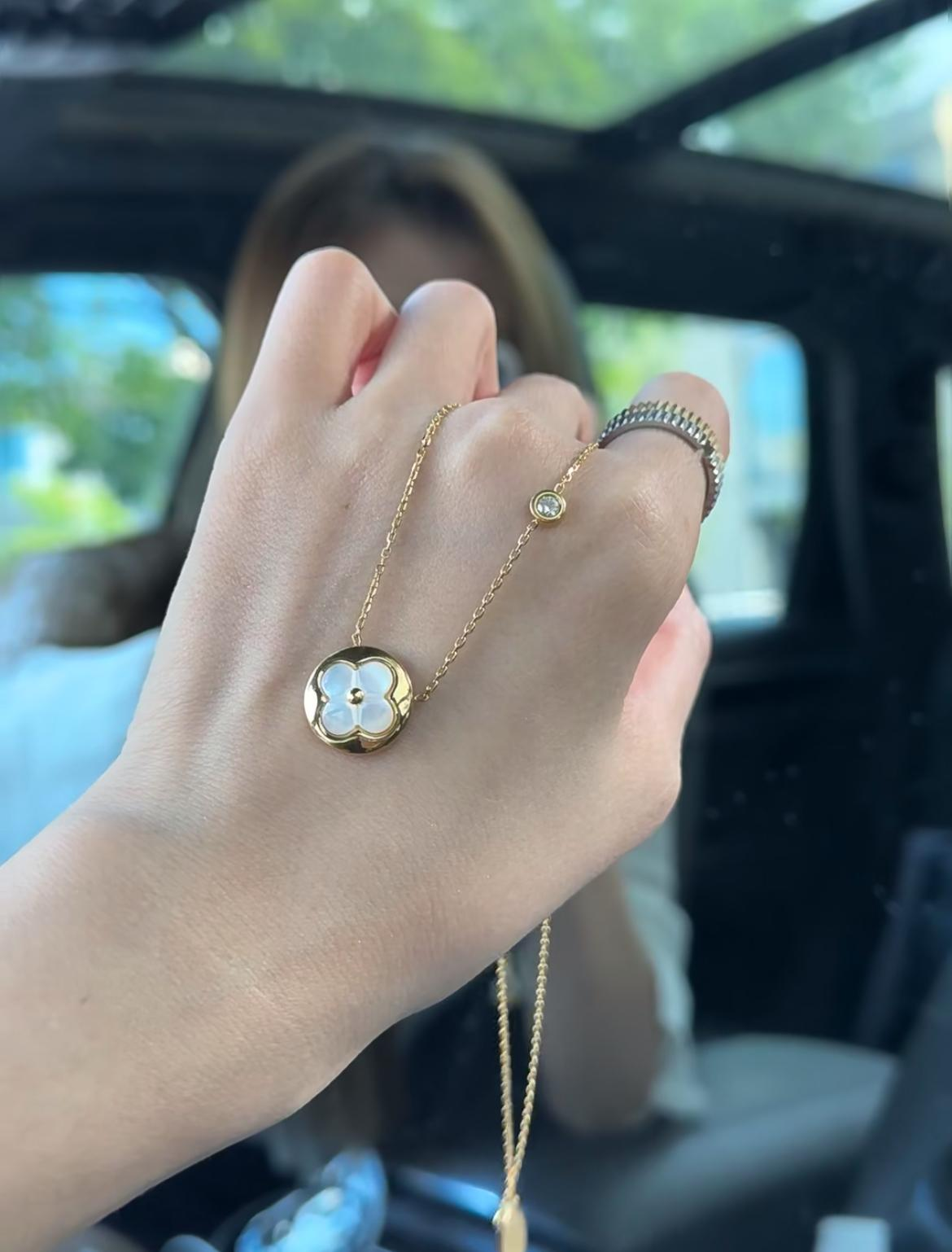 A light luxury, versatile and high-end necklace