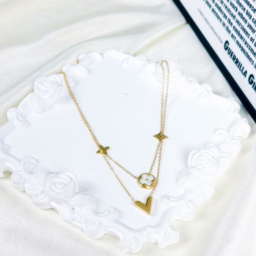 V letter double-layer necklace, four-leaf clover round square light luxury necklace.