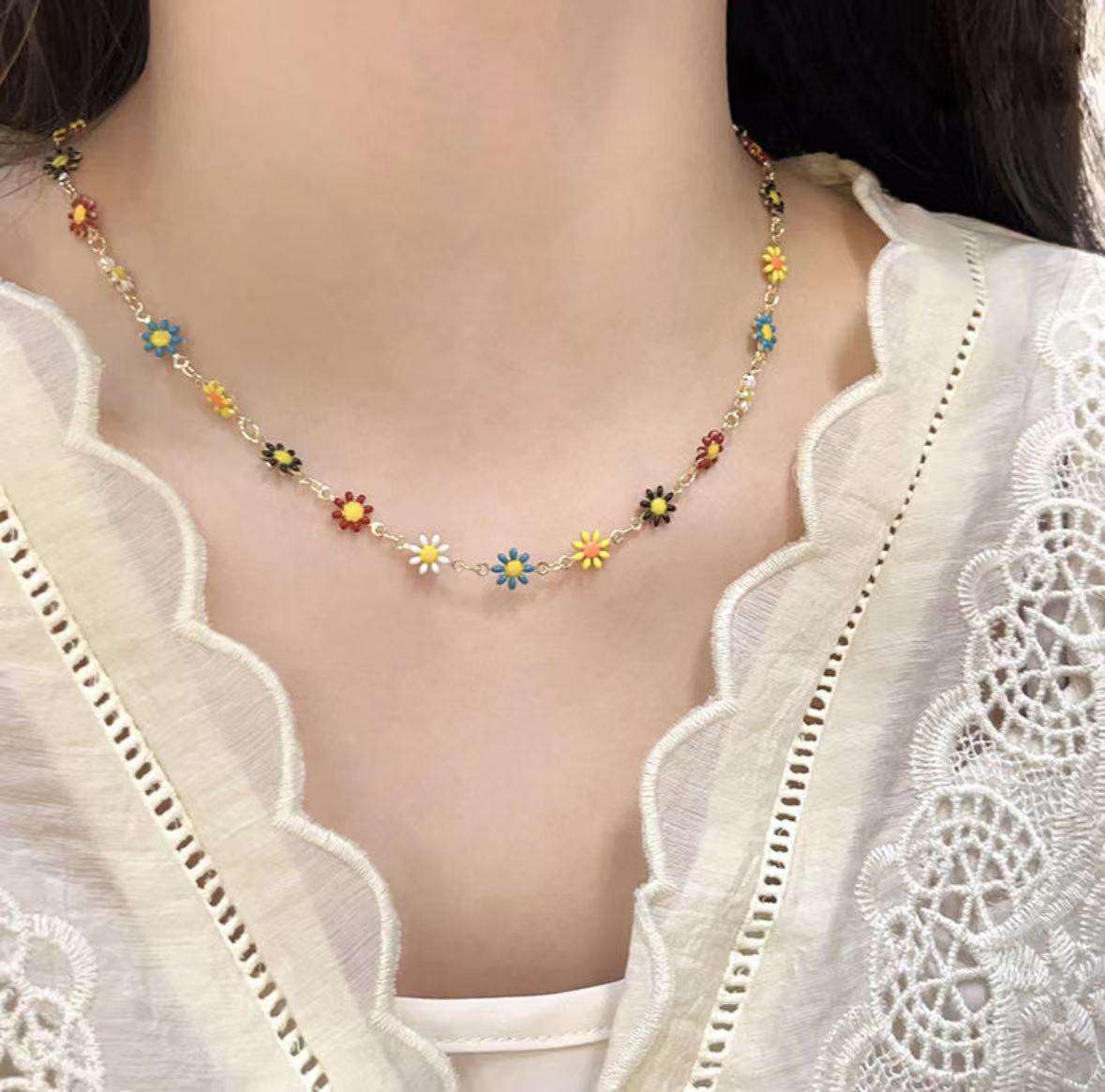FENGSHUI - 40-Vintage color Dopamine Daisy Necklace women's 2024 new light luxury clavicle chain Korean flower choker temperament