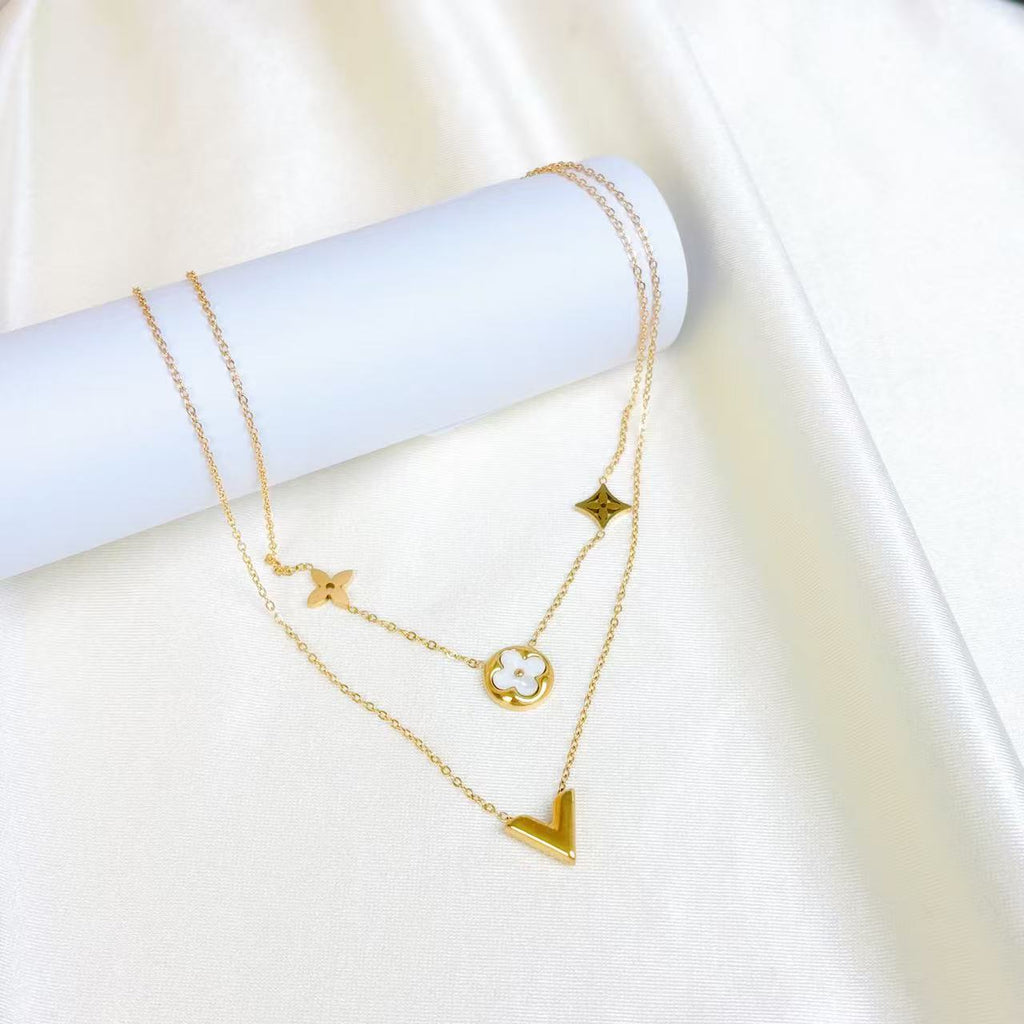 V letter double-layer necklace, four-leaf clover round square light luxury necklace.