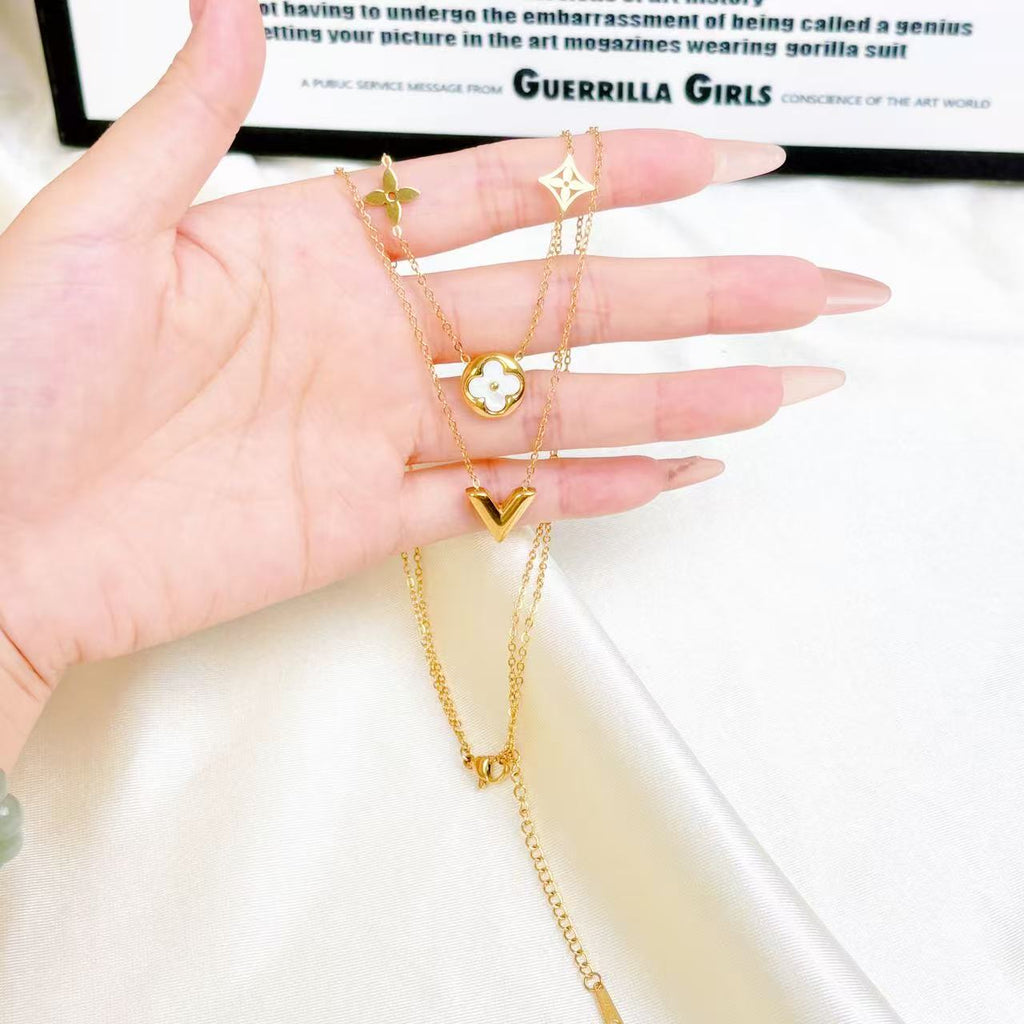 V letter double-layer necklace, four-leaf clover round square light luxury necklace.