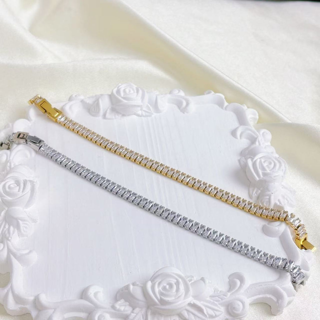 A light luxury and high-end jewelry accessory with diamonds bracelet