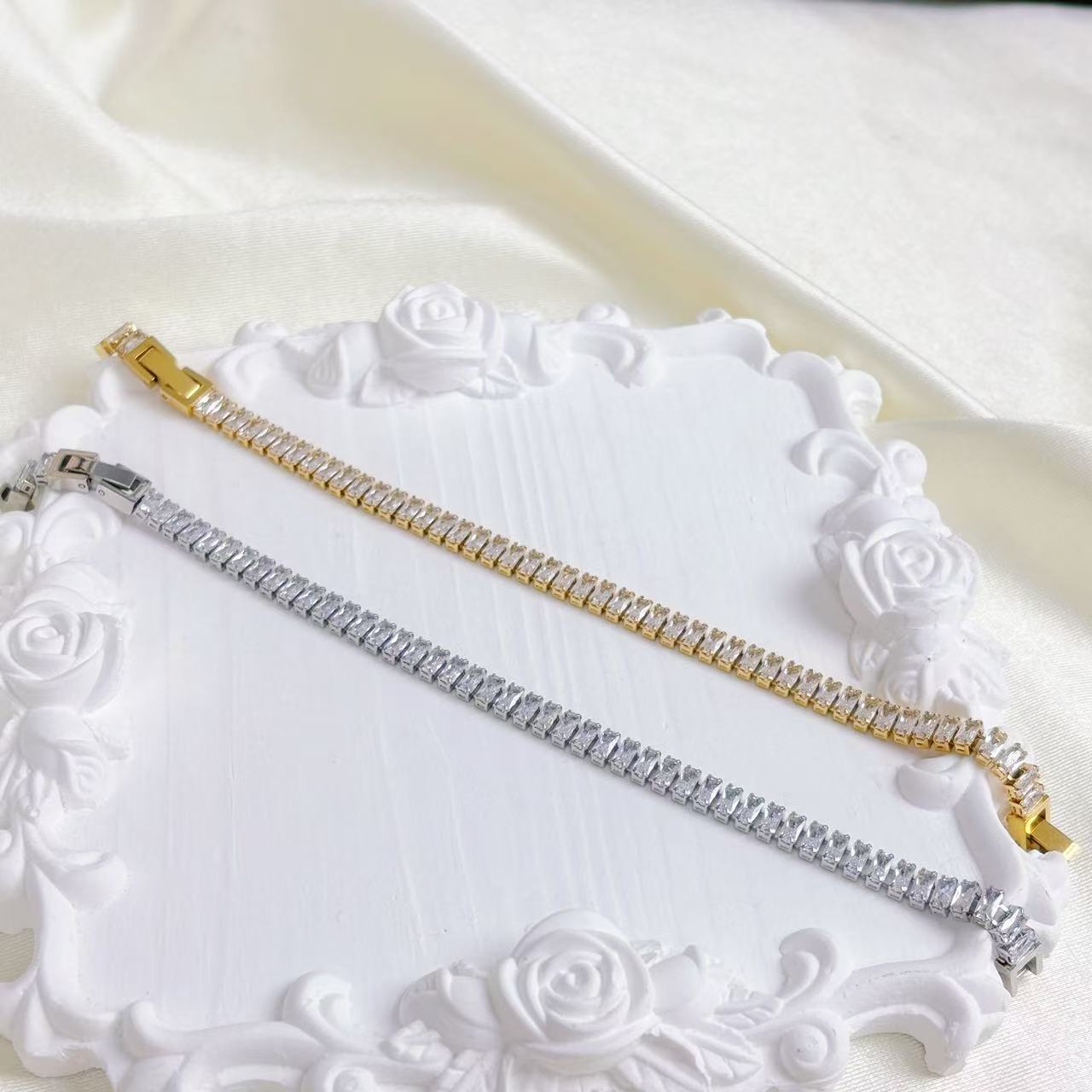 A light luxury and high-end jewelry accessory with diamonds bracelet