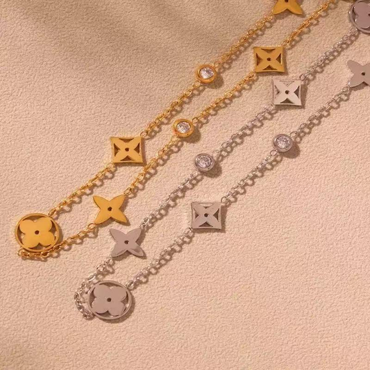 A new off-the-beaten-path design necklace for women, featuring a light luxury style