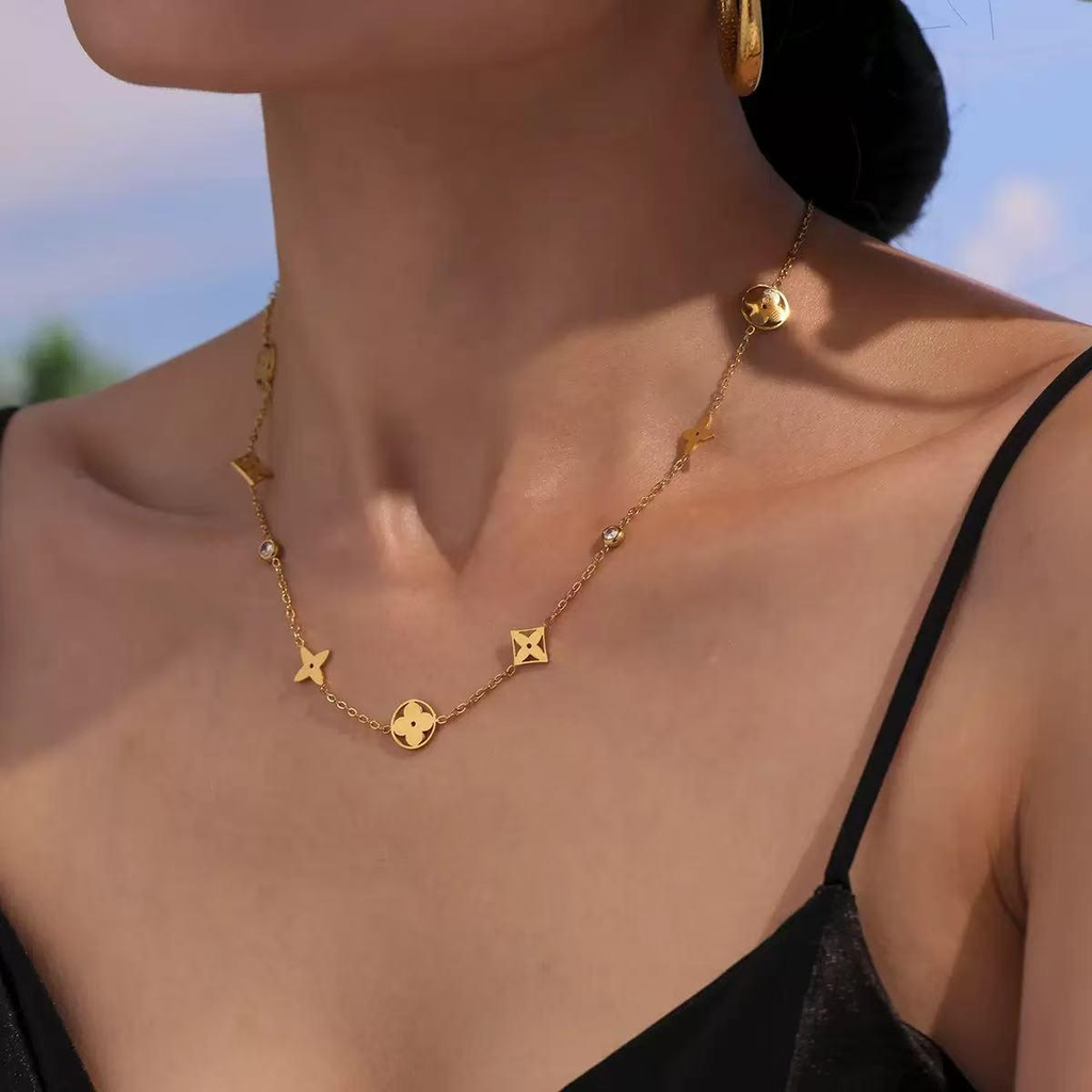 A new off-the-beaten-path design necklace for women, featuring a light luxury style