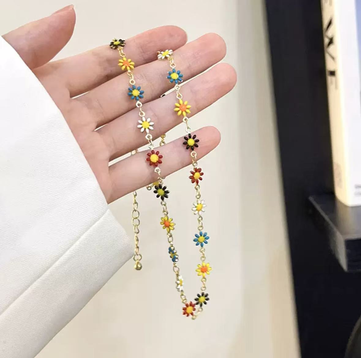 FENGSHUI - 40-Vintage color Dopamine Daisy Necklace women's 2024 new light luxury clavicle chain Korean flower choker temperament