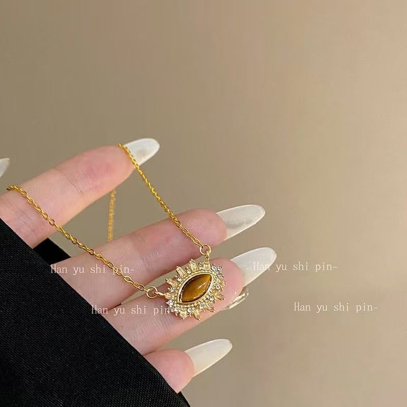 FENG SHUI - 16 vintage sunflower necklace niche design sense of high class