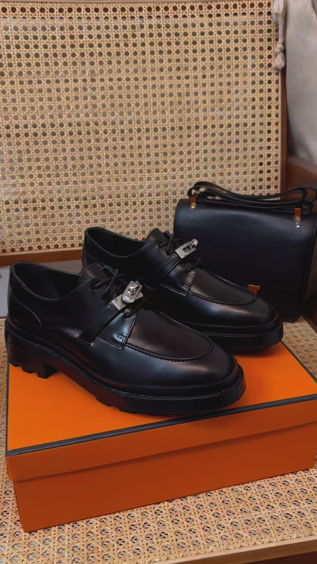 H  first oxford shose